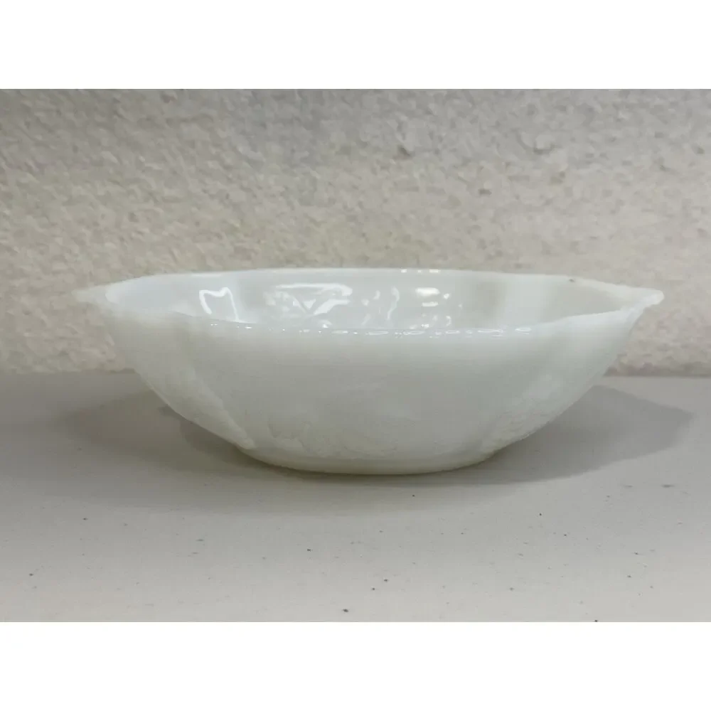 Vintage Anchor Hocking White Milk Glass Serving Bowl Grapes Pattern 10